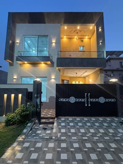 Prime Location 5 Marla House Up For sale In Park View City