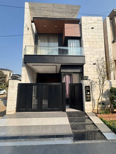 Prime Location Park View City House Sized 5 Marla For sale