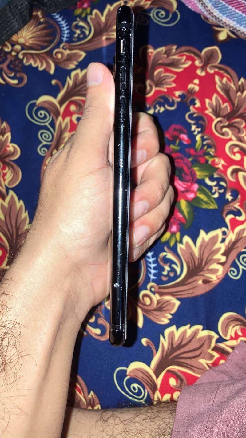 Apple iPhone 7 Plus 2