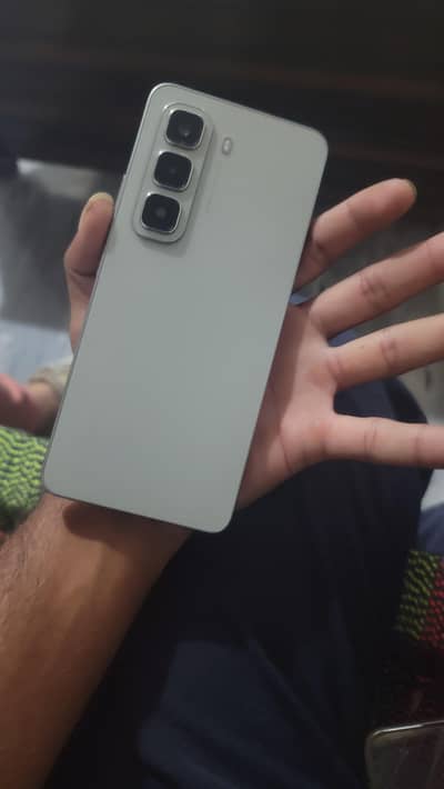 infinix hot 50 8+5ram strong 256