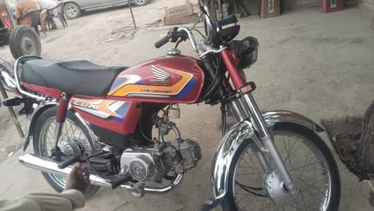 brand new MOTOR CYCLE HONDA CD70   LIKE NEW CONDITION