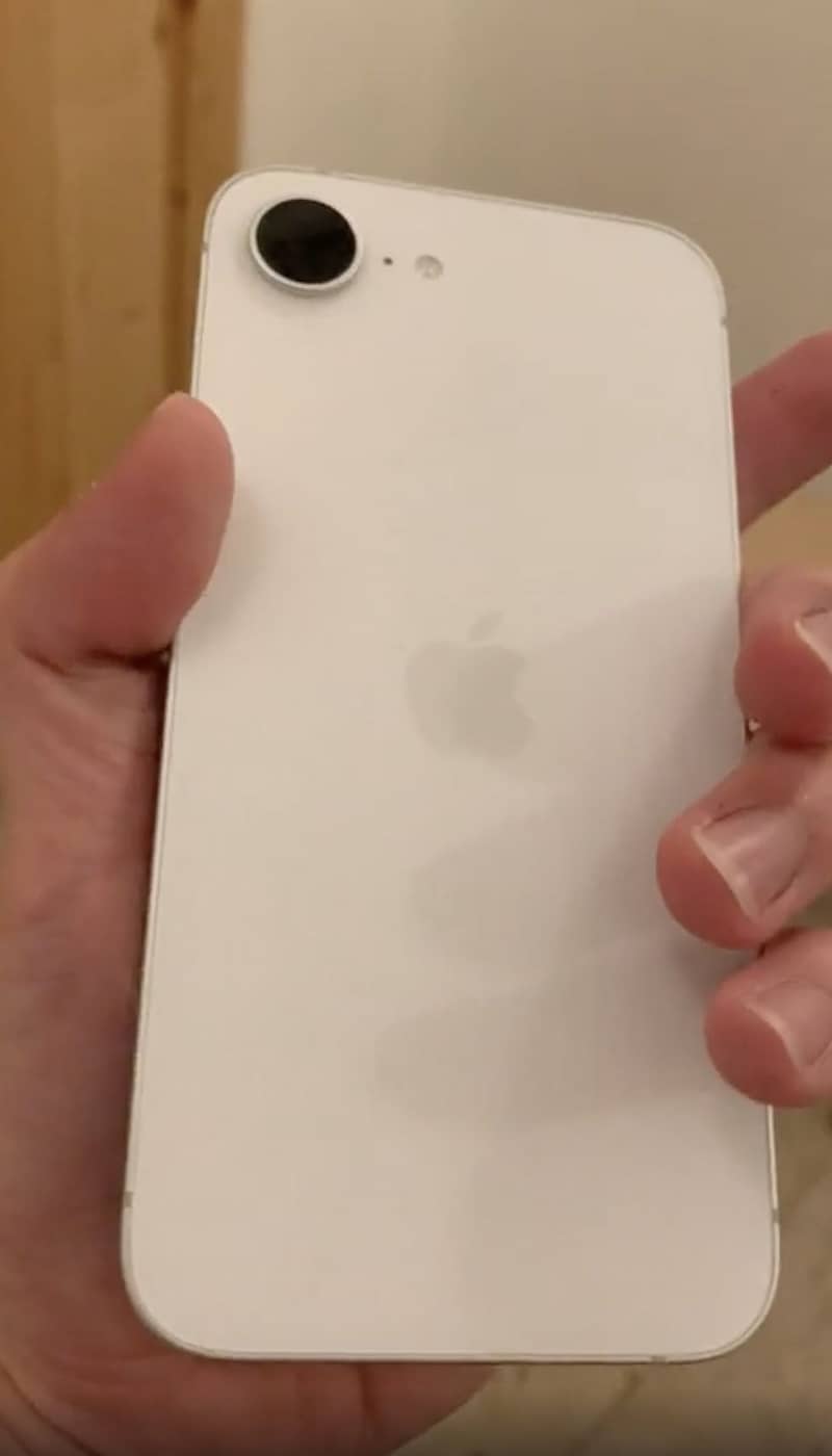 Iphone 16e JV 0