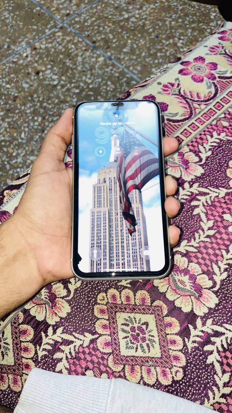 iPhone 11 4