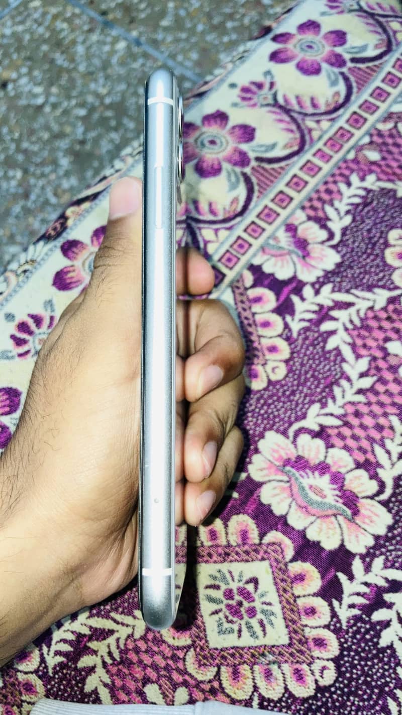 iPhone 11 6