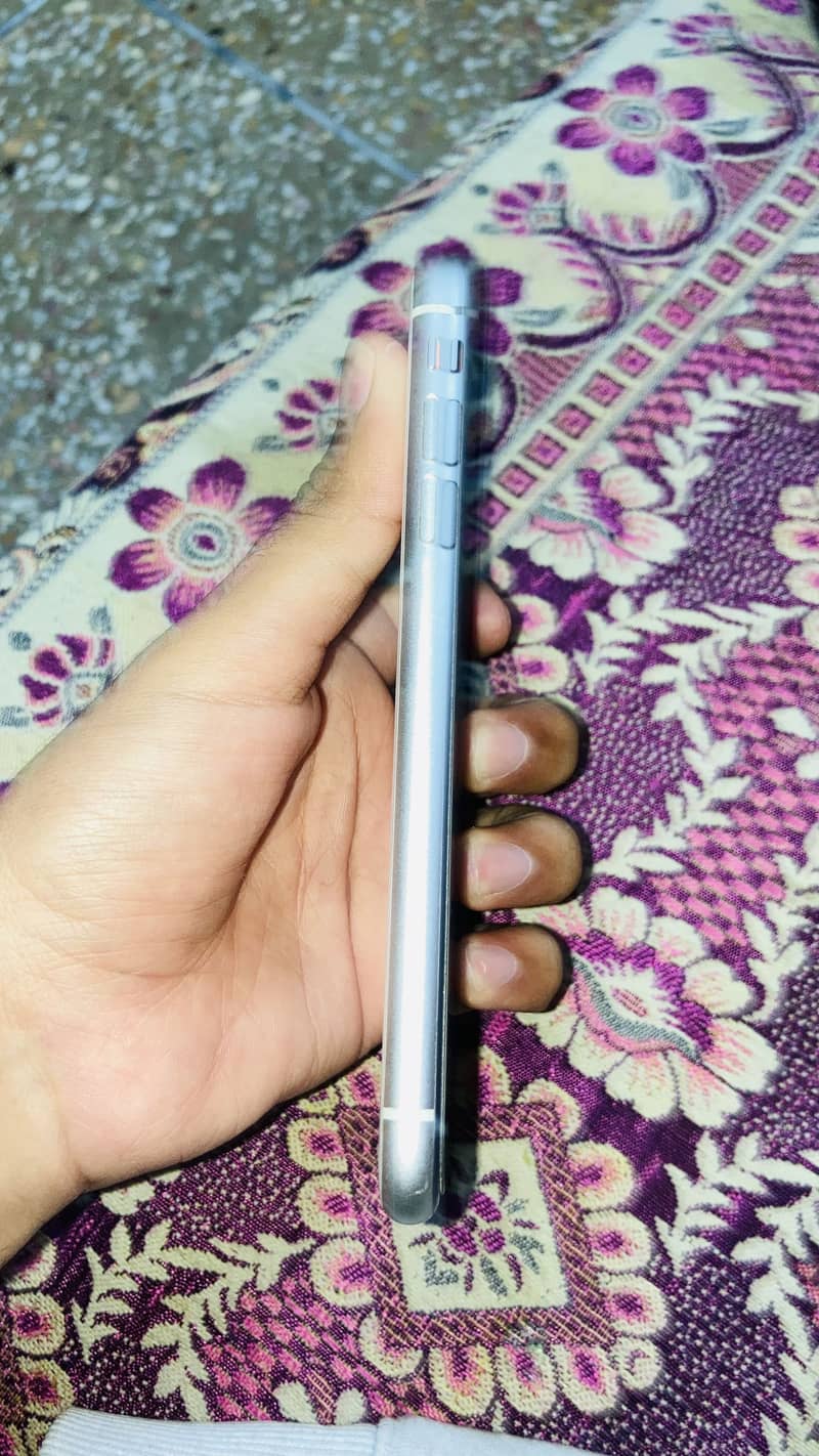 iPhone 11 7