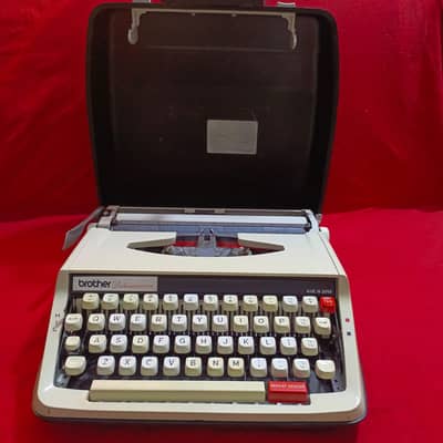 Typewriter Deluxe 850TR