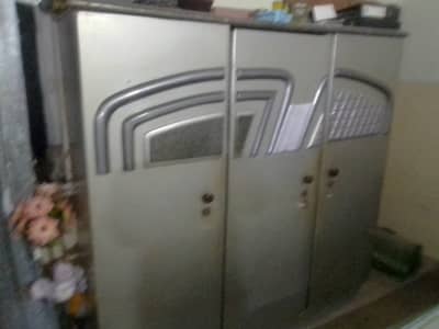 Almeerah Color : Gray with 3 doors