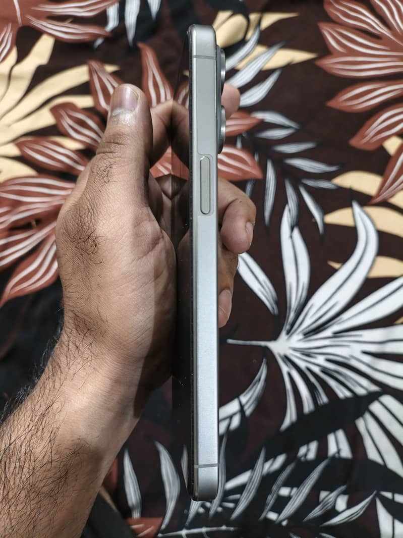 Iphone 15 pro max 3