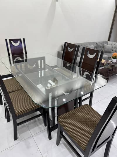 Dining table for sale