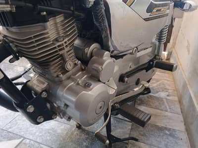 Honda 125 self start new bike ha in silver no anu single scratch