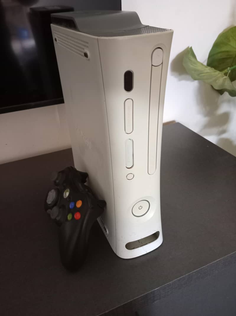 Xbox 360 With Wireless Controller 1