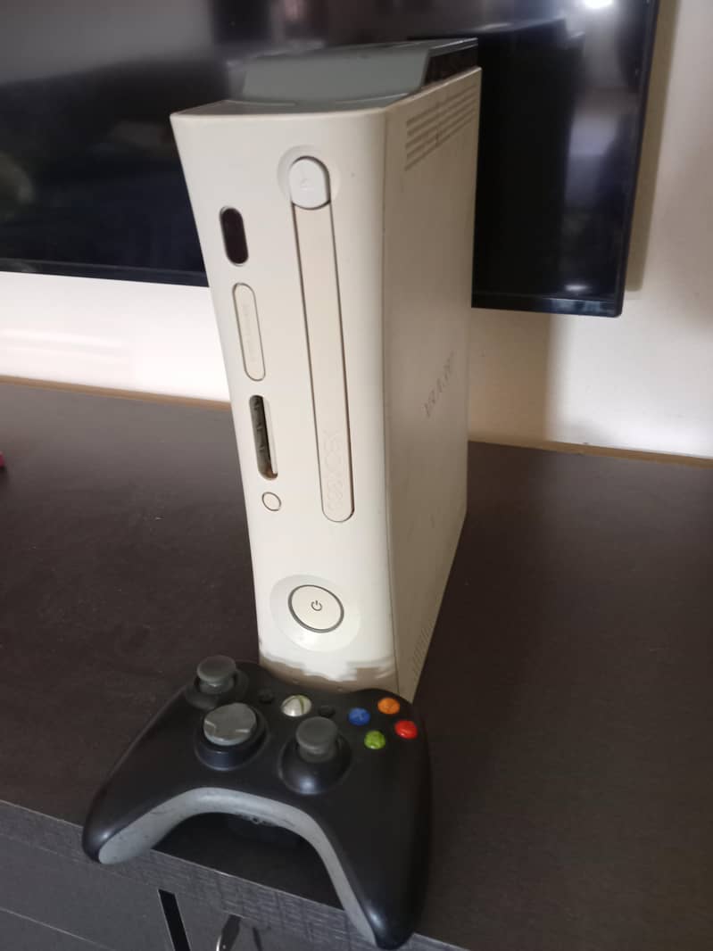 Xbox 360 With Wireless Controller 2
