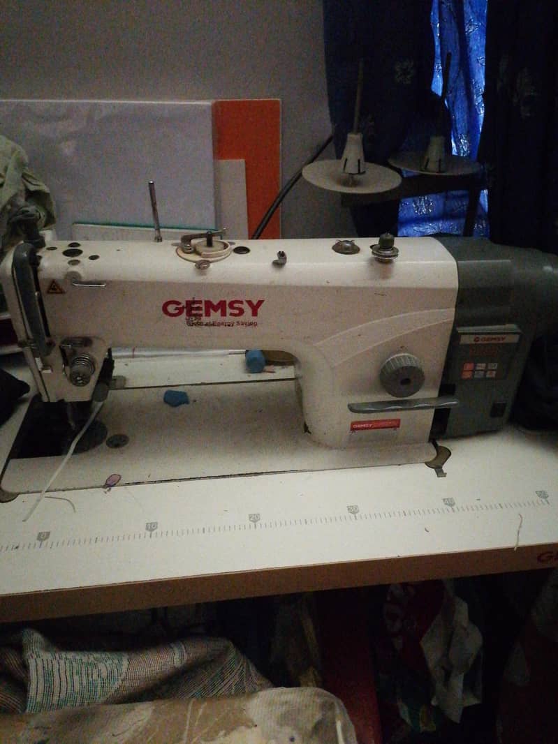 Gemsy sewing machine 0