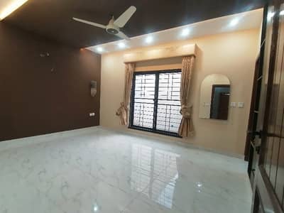 Prime Location House Of 10 Marla Is Available For rent