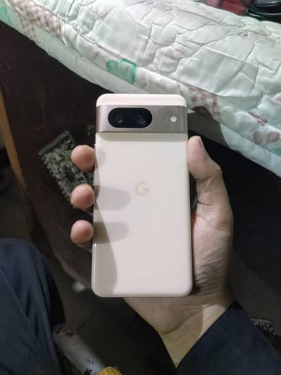 pixel 8 128 gb memory 8gb ram with 3 back cover and charger brand new