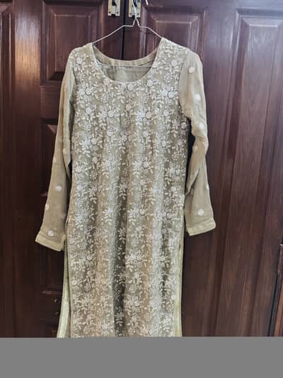 Elegant 3-Piece Embroidered Suit – Perfect for Eid-ul-Adha!
