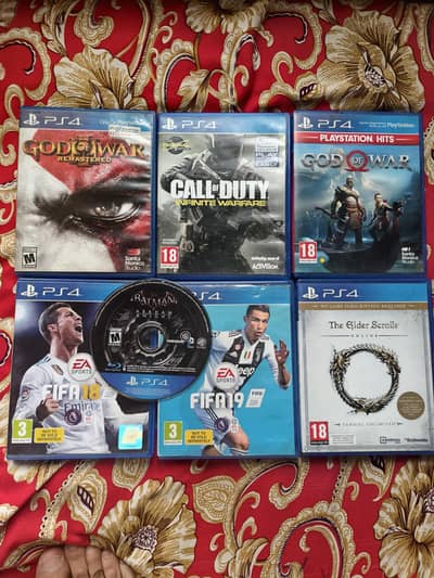 PS4.  Games availables good condition