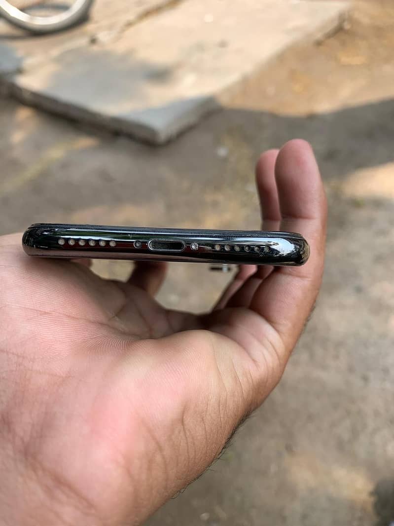 iPhone x 4