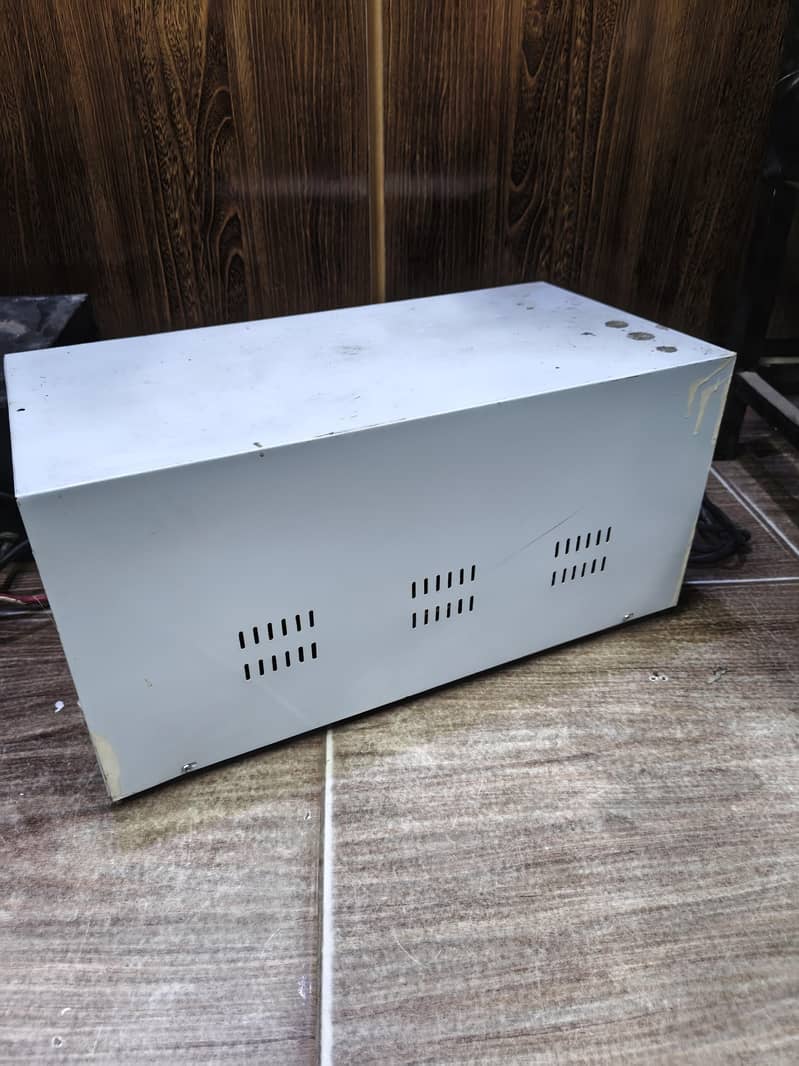 UPS 2000 watts 1