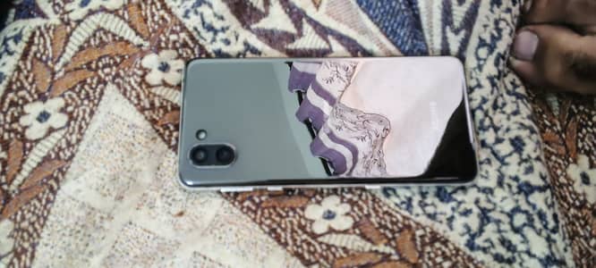 Sharp Aquos R3