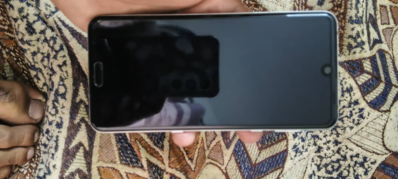 Sharp Aquos R3 1