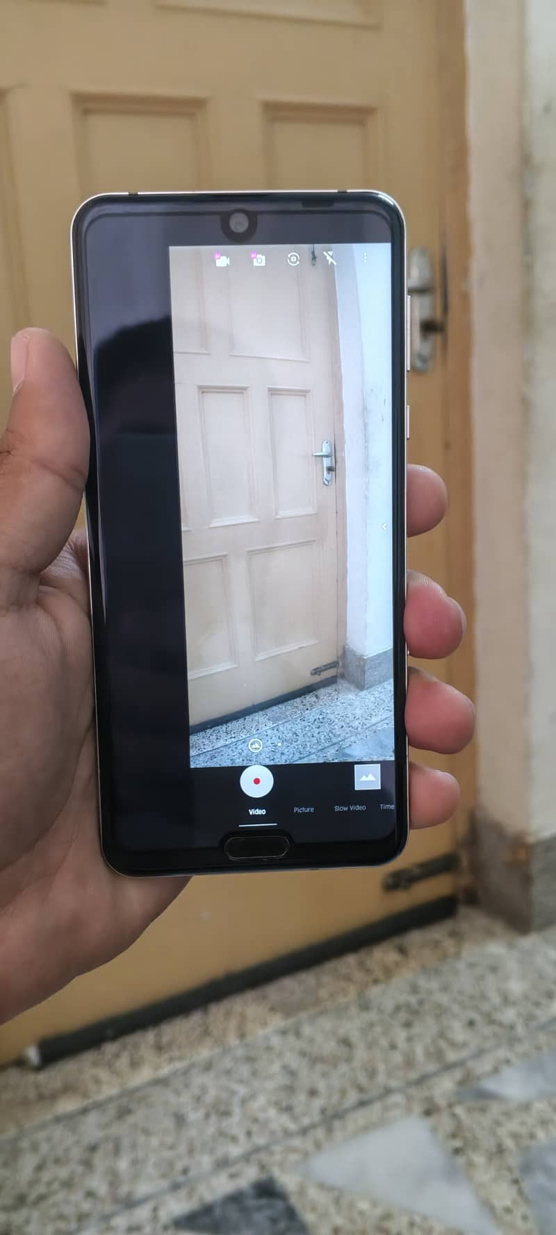 Sharp Aquos R3 3