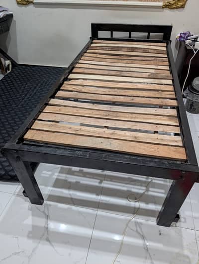 Single bed 10/10 condition with matris