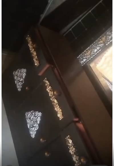 Bedset with showcase and almari