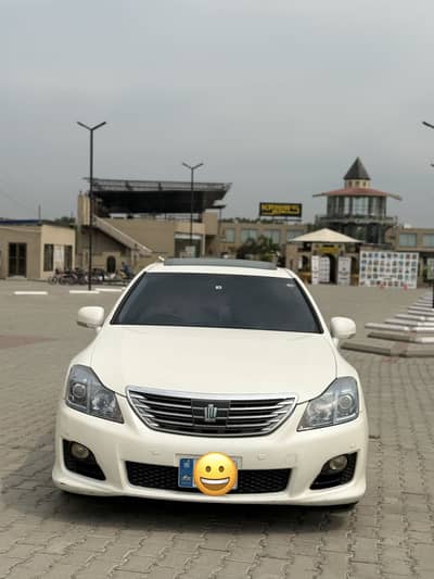 Toyota crown hibrid