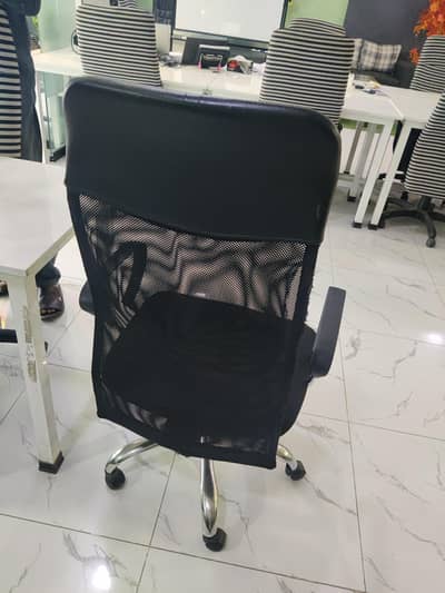 Office Chair for Sale – Comfortable & Strong Condition
