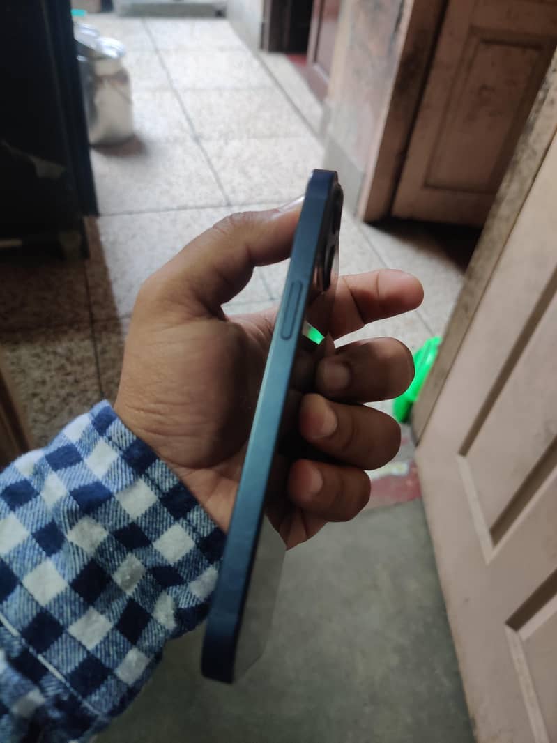 Iphone 13 4