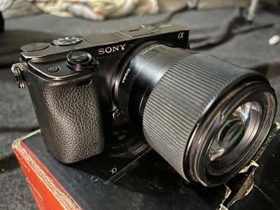 Sony A6300 Mirrorless Camera with 30mm Lens – Excellent Condition