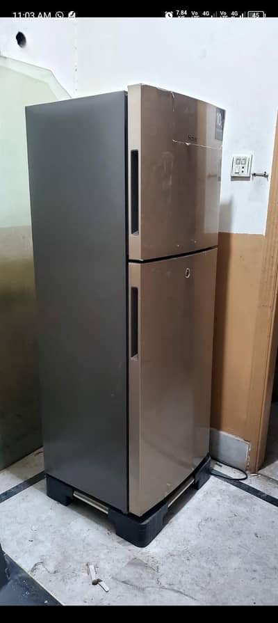 2 fridge sale KR rhy hn donu bilkul thek hn Yahan sy shifting KR rhy h