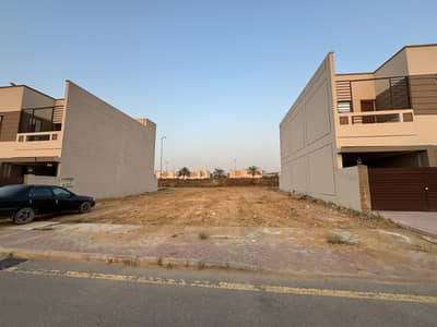 125 Sq Yd Boulevard Category Plot #327 Road-10 Fully West Open Precinct-10B! Prime Location: Parks, Mosque, Shopping Gallery & Commercial Hub Steps Away. Ideal for Residence or Investment. Call Now!