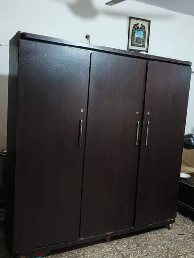 3 door almari 6 feet height  wooden urgent sale