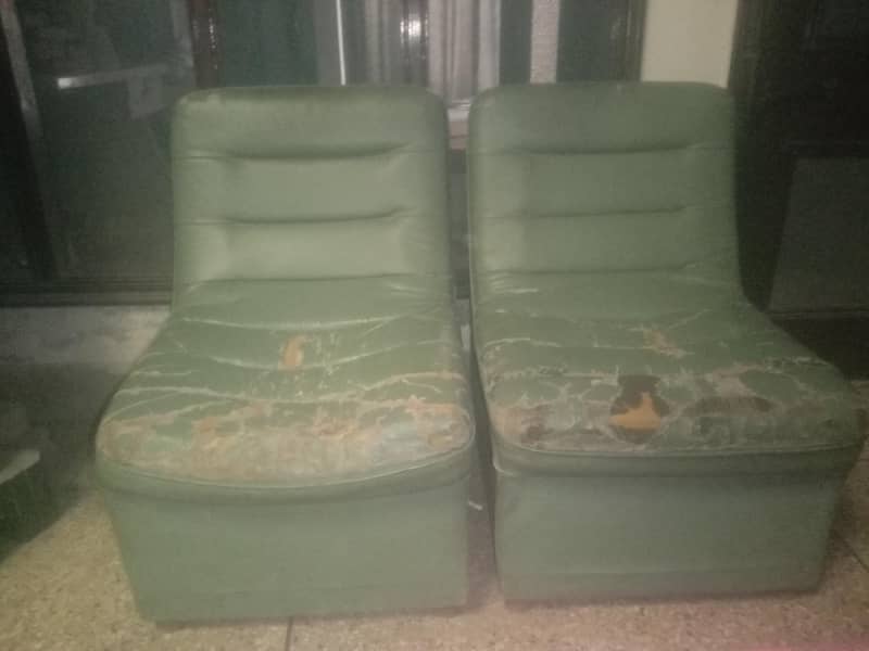 2 sofas 1 seater 0