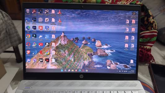 HP Pavillion 14" core i5 8th gen. 16/512 ssd