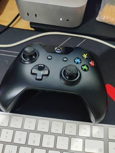 Xbox One Original Controller with Original Energizer Cell Charger