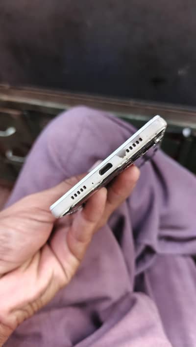 Huawei P8 Lite Dual sim all ok sirf battery nahi hai aur back cover