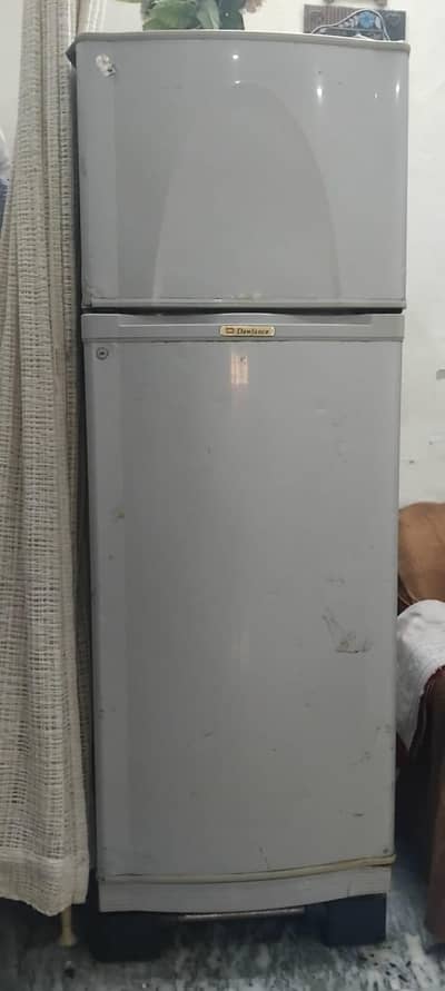 DAWLANCE REFRIGERATOR MEDIUM SIZE