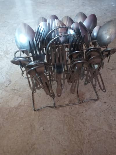 CUTTLERY SET WHAT STAND EXCLLENT CONDITION