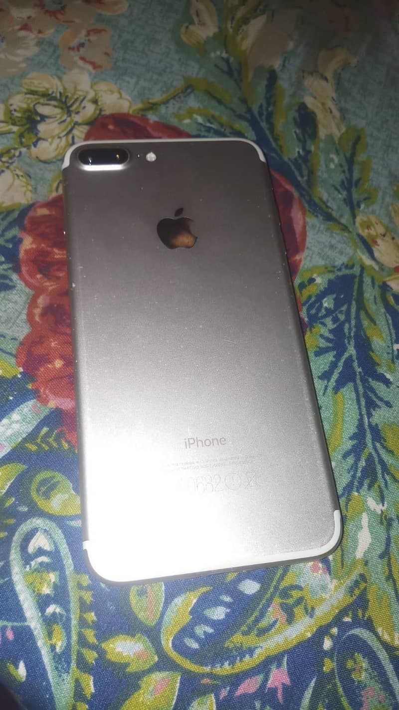 Apple iPhone 7 Plus 1