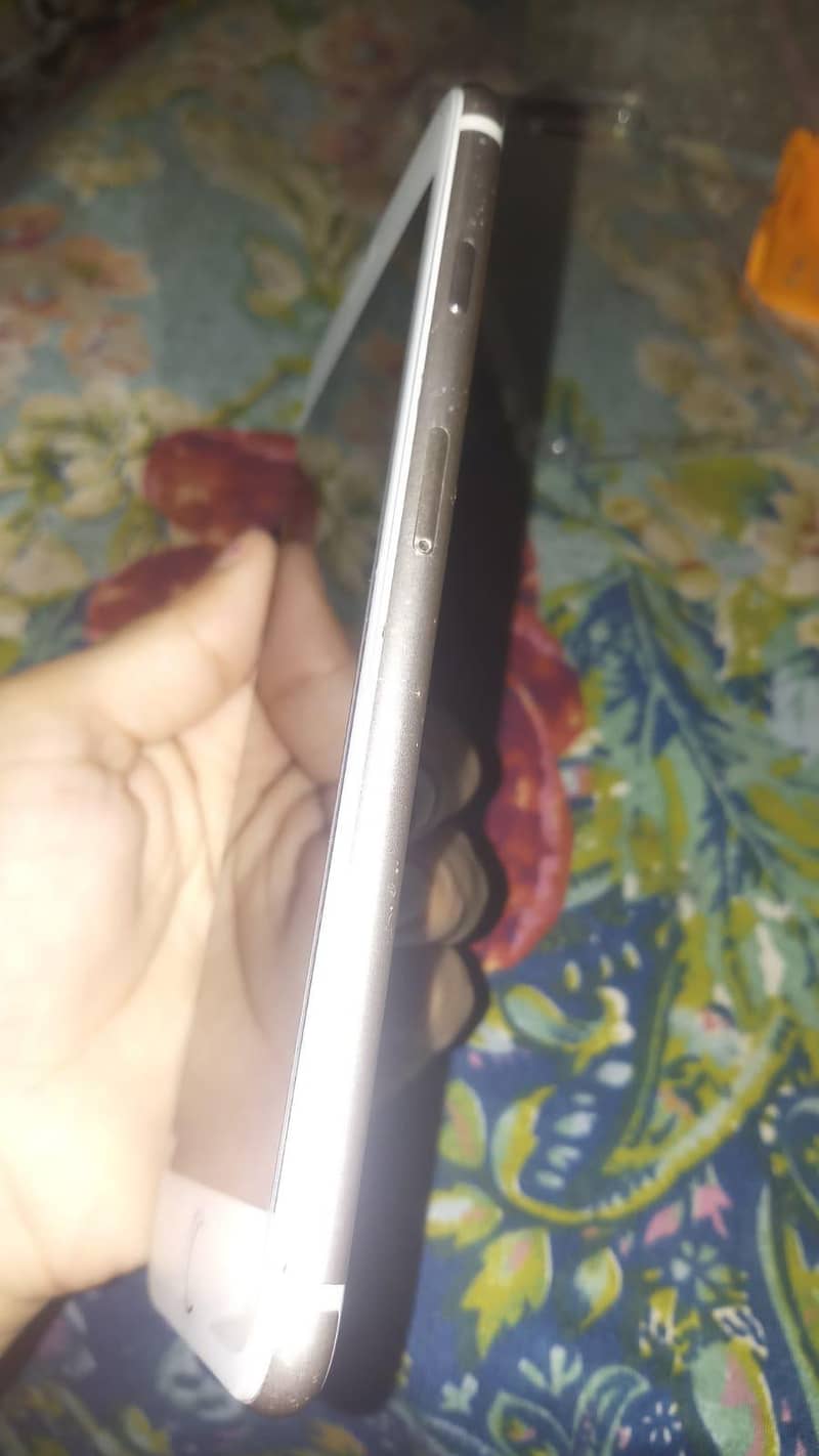 Apple iPhone 7 Plus 2