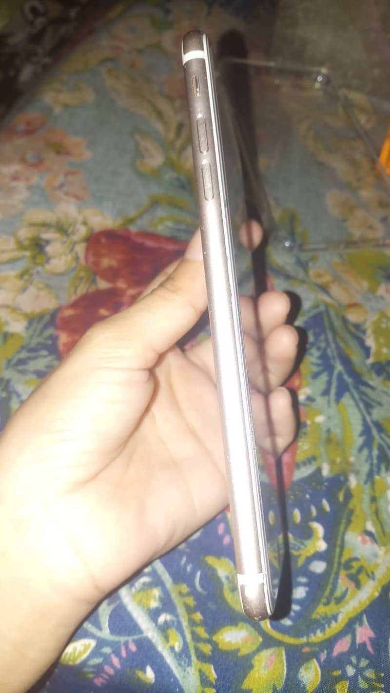 Apple iPhone 7 Plus 3