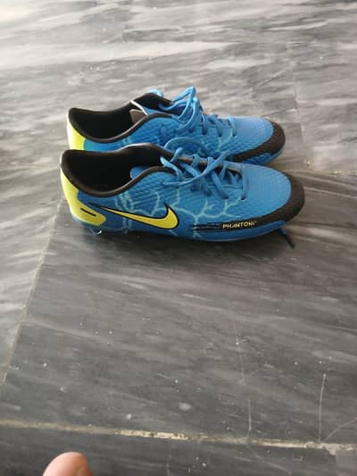 stud  shoe