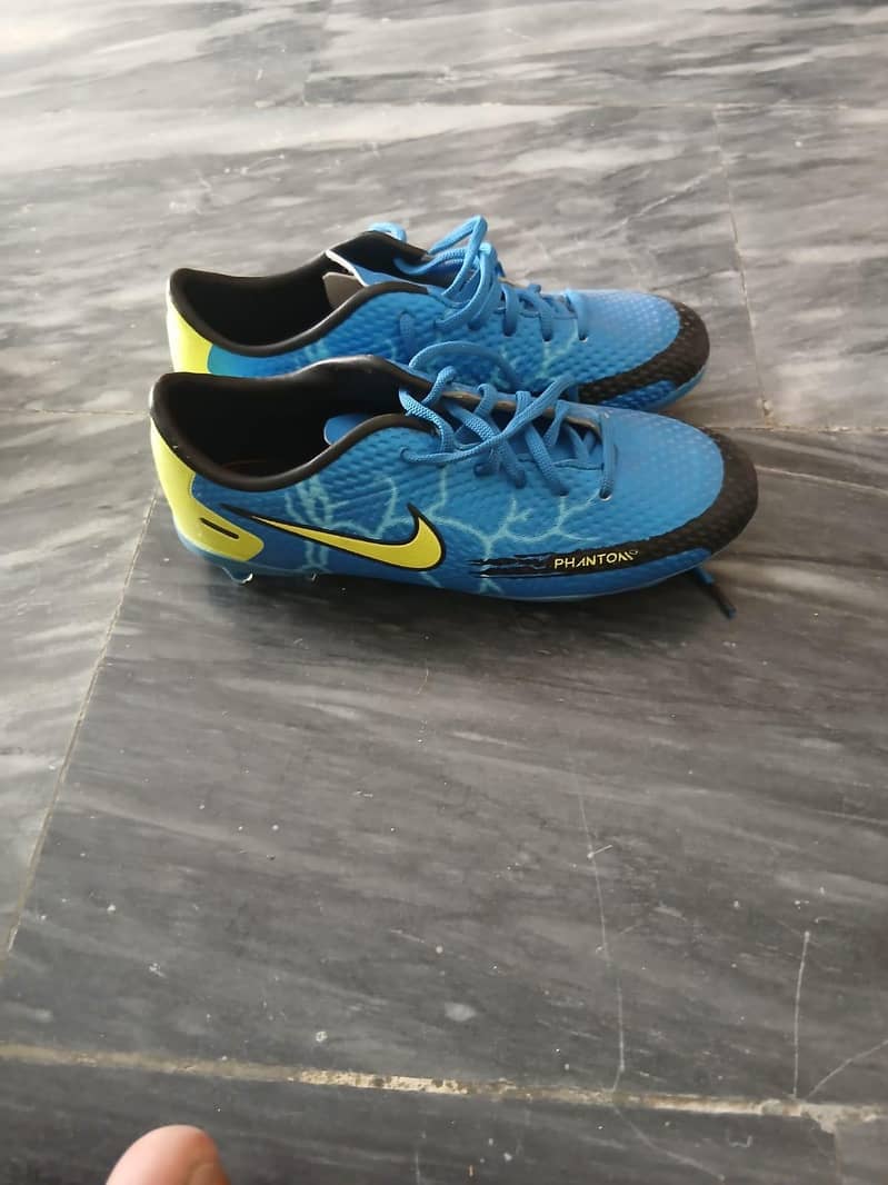 stud  shoe 0