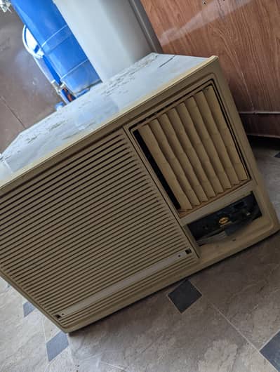 GENERAL 1.5 TON WINDOW