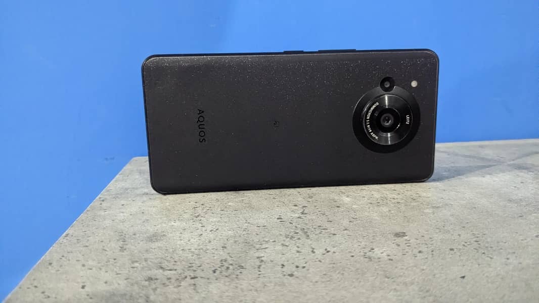 sharp aquos r7 8