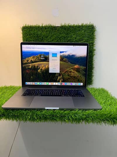 apple MacBook pro 2018 15 inches core i7 /16 /256 gb