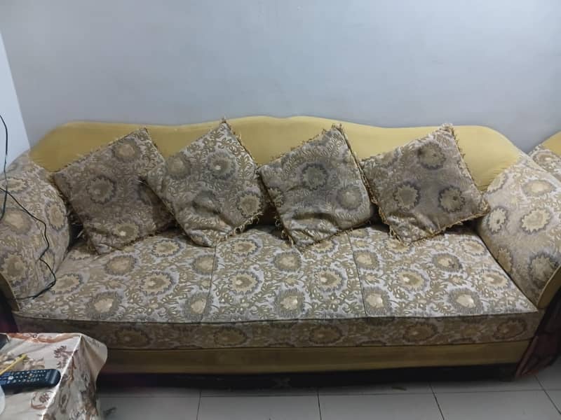 5 seaters sofa 0